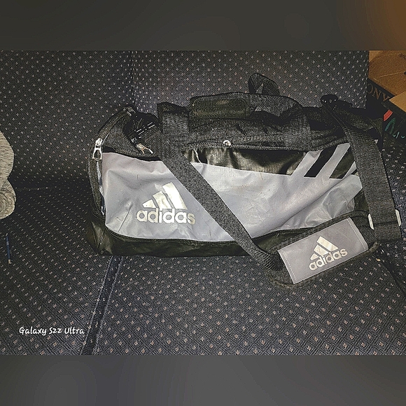 ADIDAS DUFFEL BAG - Picture 1 of 8